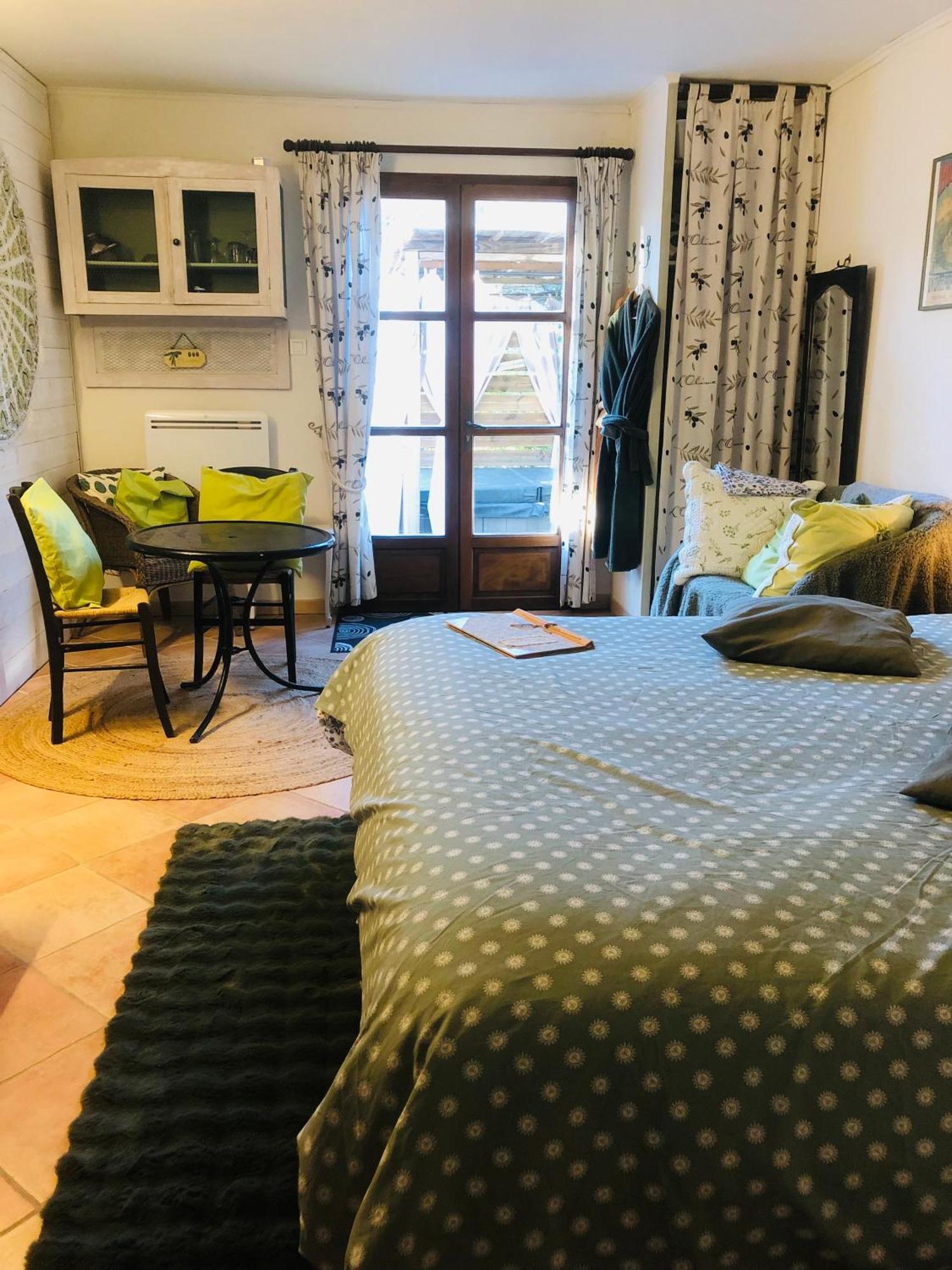 L'Oustaou B&B Piscine & Spa Besse-sur-Issole Zewnętrze zdjęcie